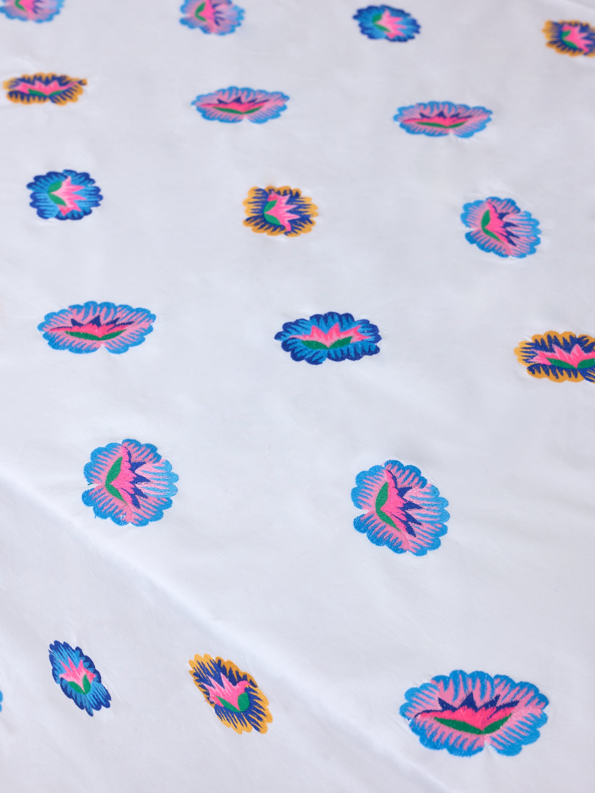 Tablecloth Lotus Flower on White