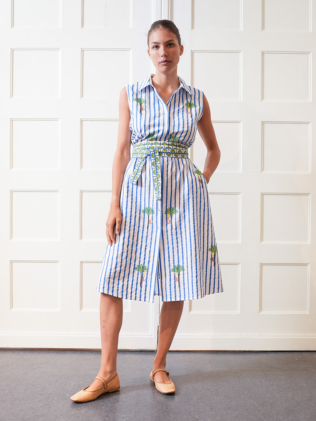 Oakmoss Dress Palm on Blue Stripes