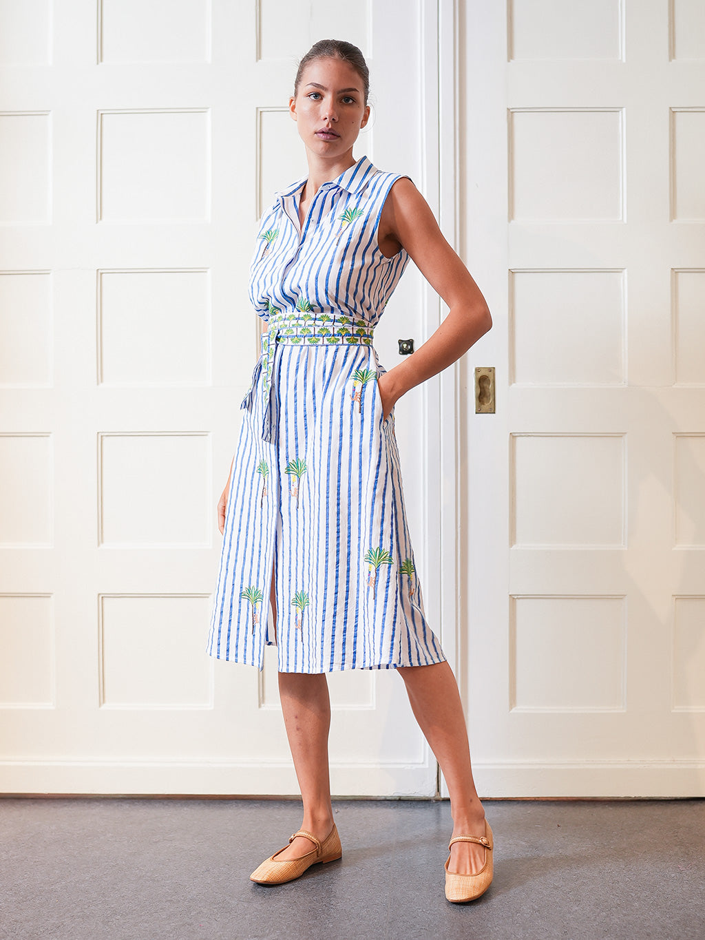 Oakmoss Dress Palm on Blue Stripes