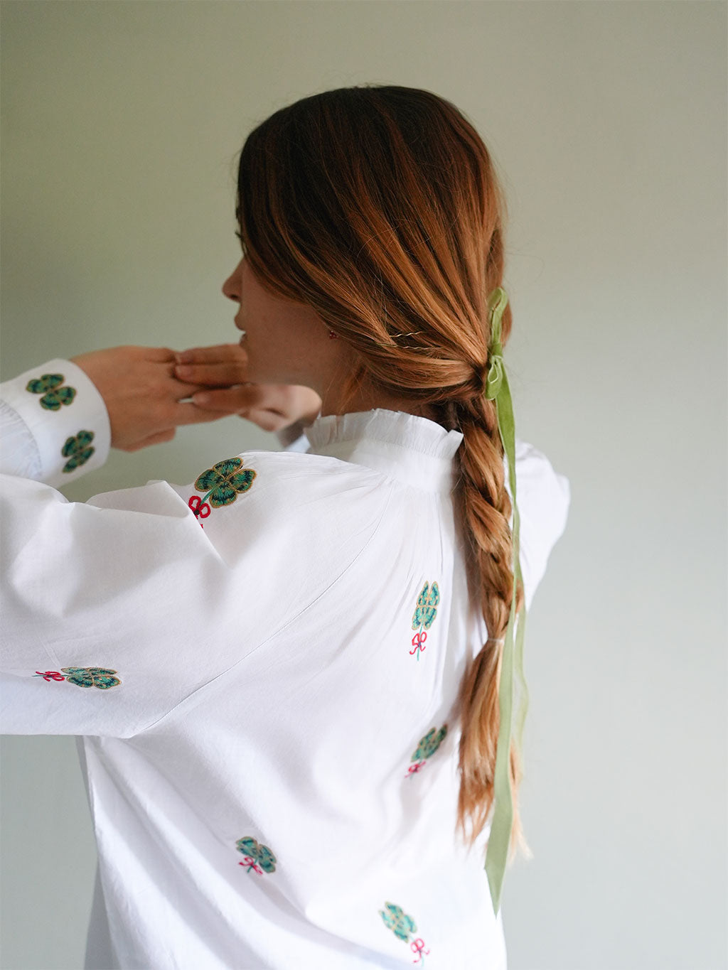 Taragon Blouse Clover Embroidery on White