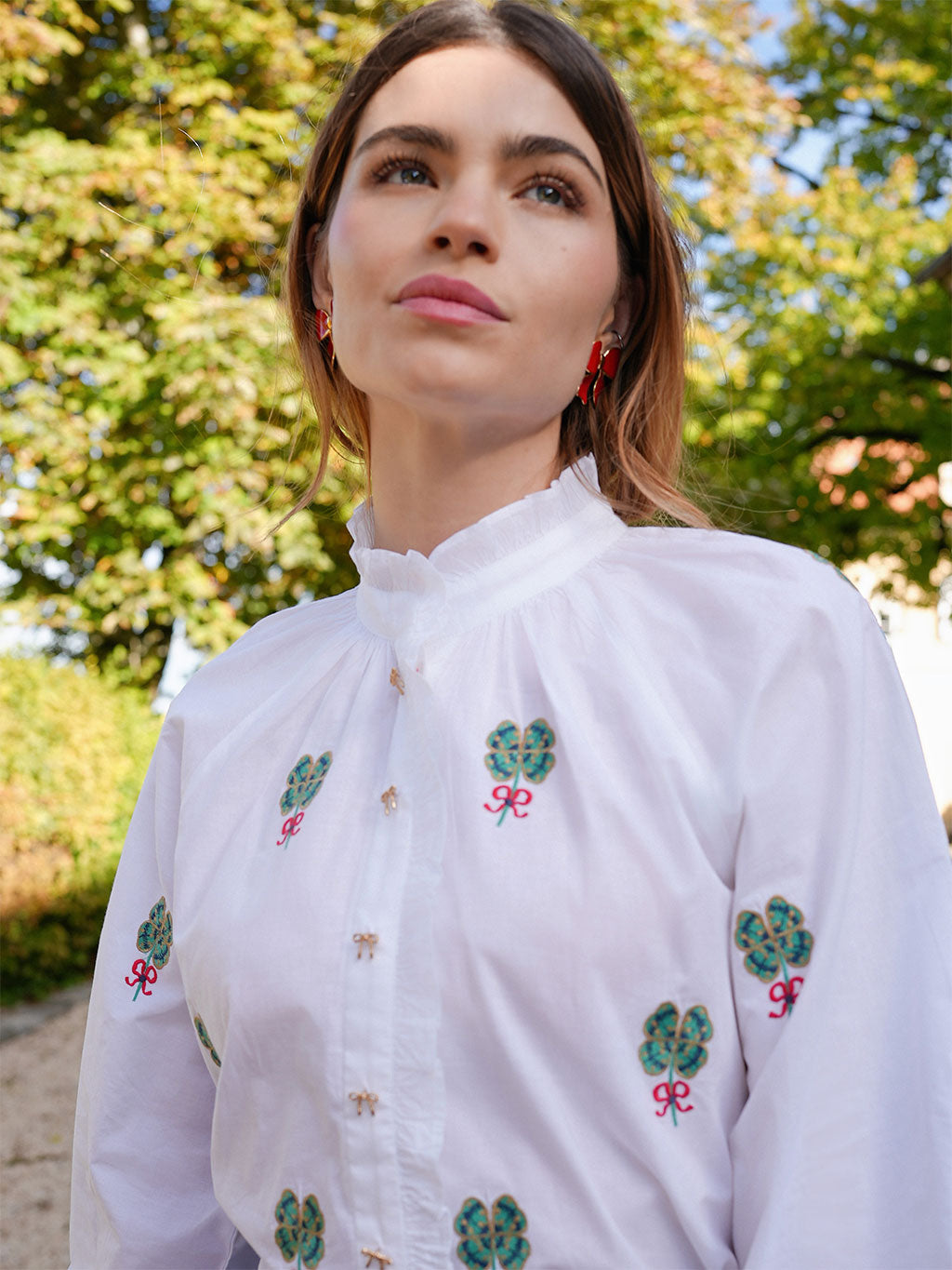 Taragon Blouse Clover Embroidery on White