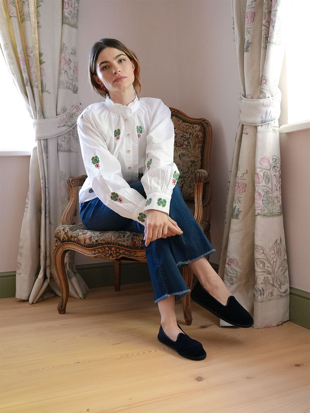 Taragon Blouse Clover Embroidery on White