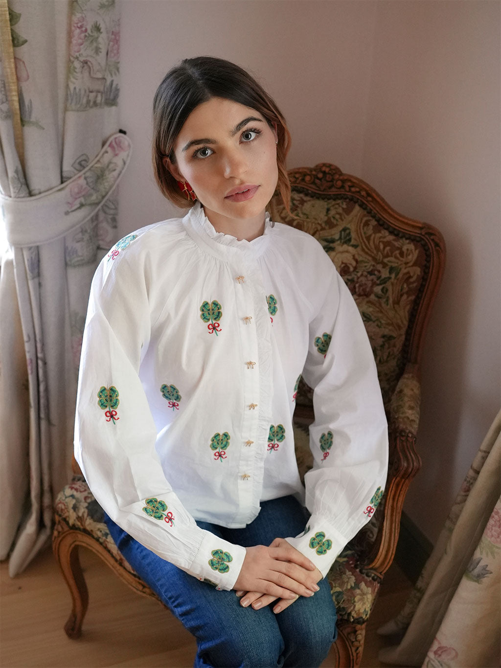 Taragon Blouse Clover Embroidery on White