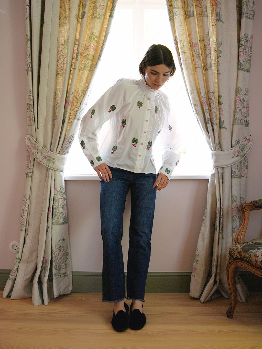 Taragon Blouse Clover Embroidery on White