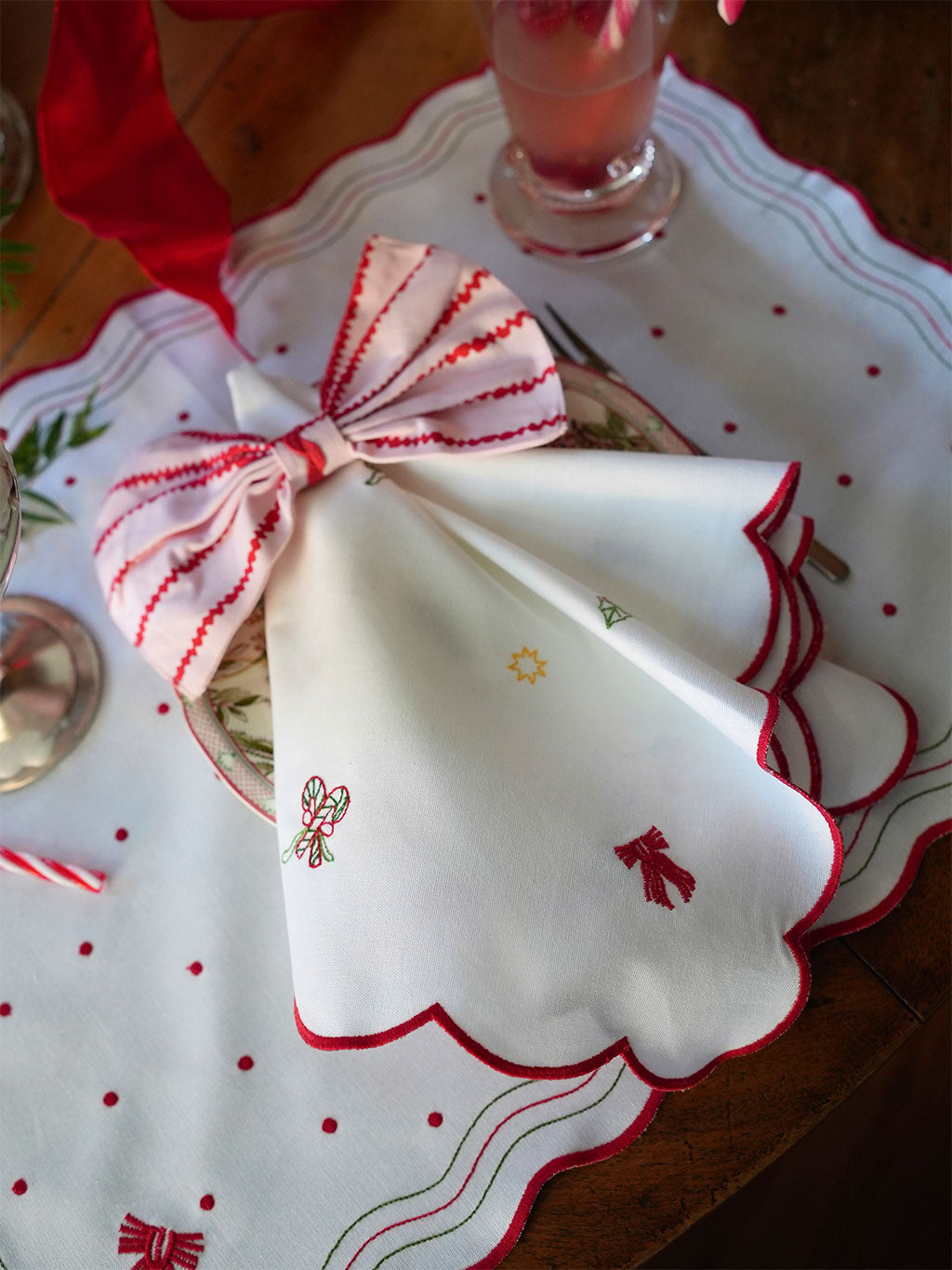 Napkin Christmas Motifs Embroidery on White