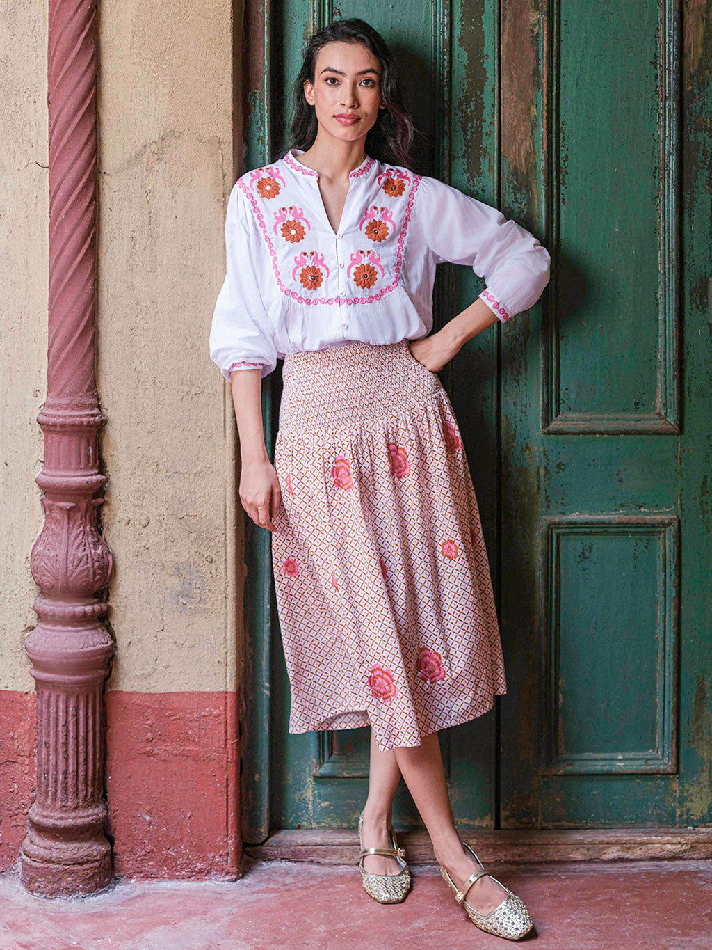 Model wearing the relaxed Catnep blouse in organic cotton, tucked into a midi skirt
