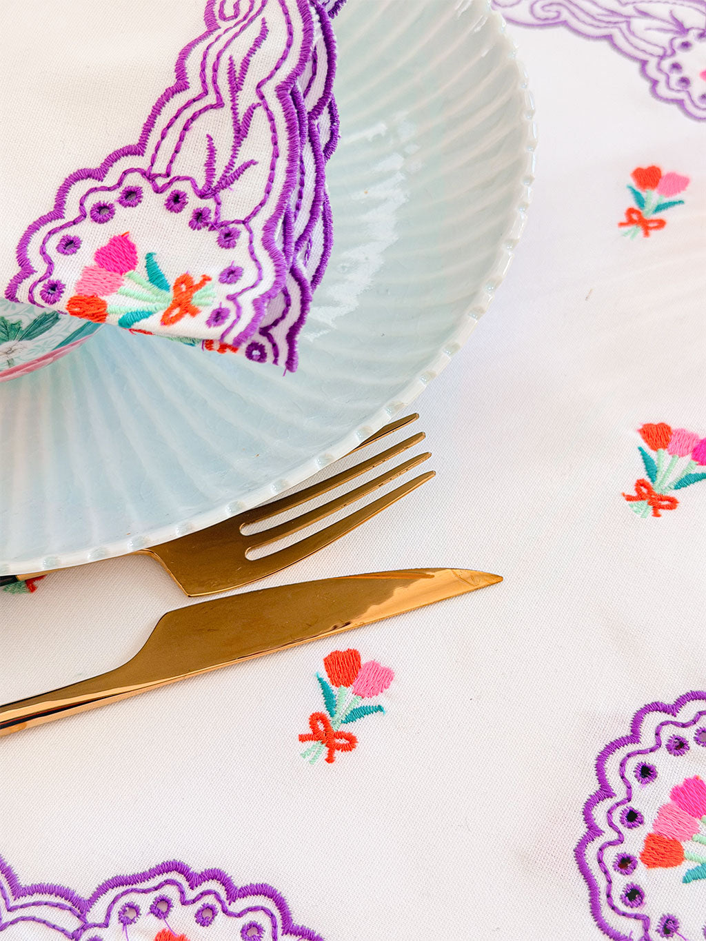 Placemat Spring Flower Embroidery on White