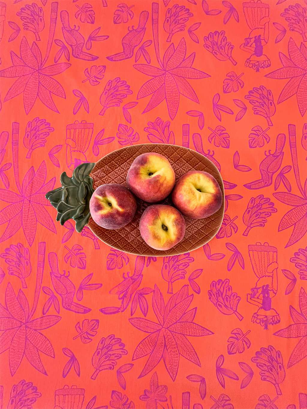 Table Cloth Colombia with Ruffle Berry