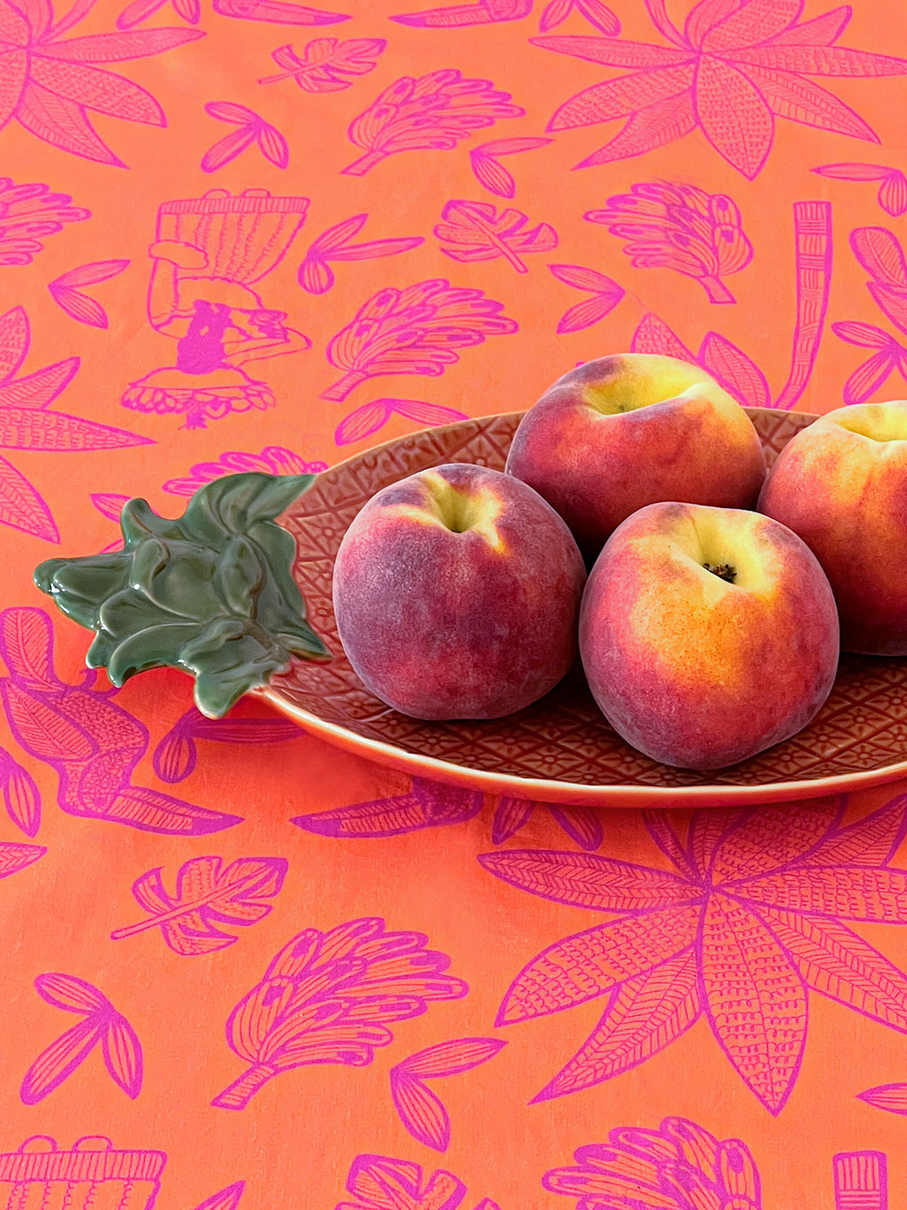 Table Cloth Colombia with Ruffle Berry