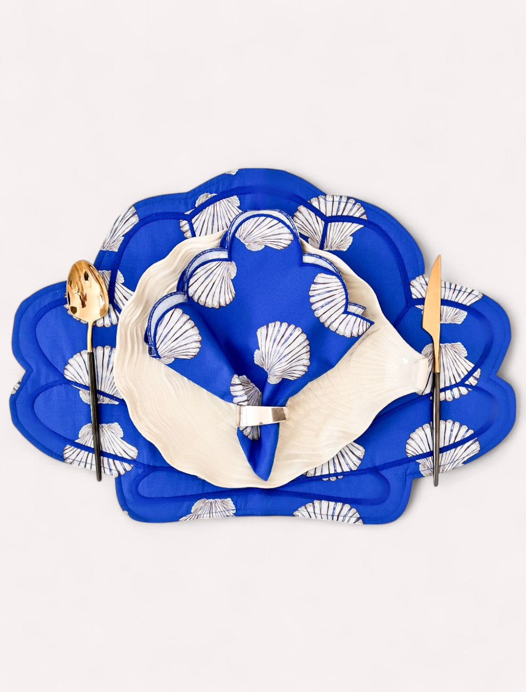 Placemat Shells on Blue