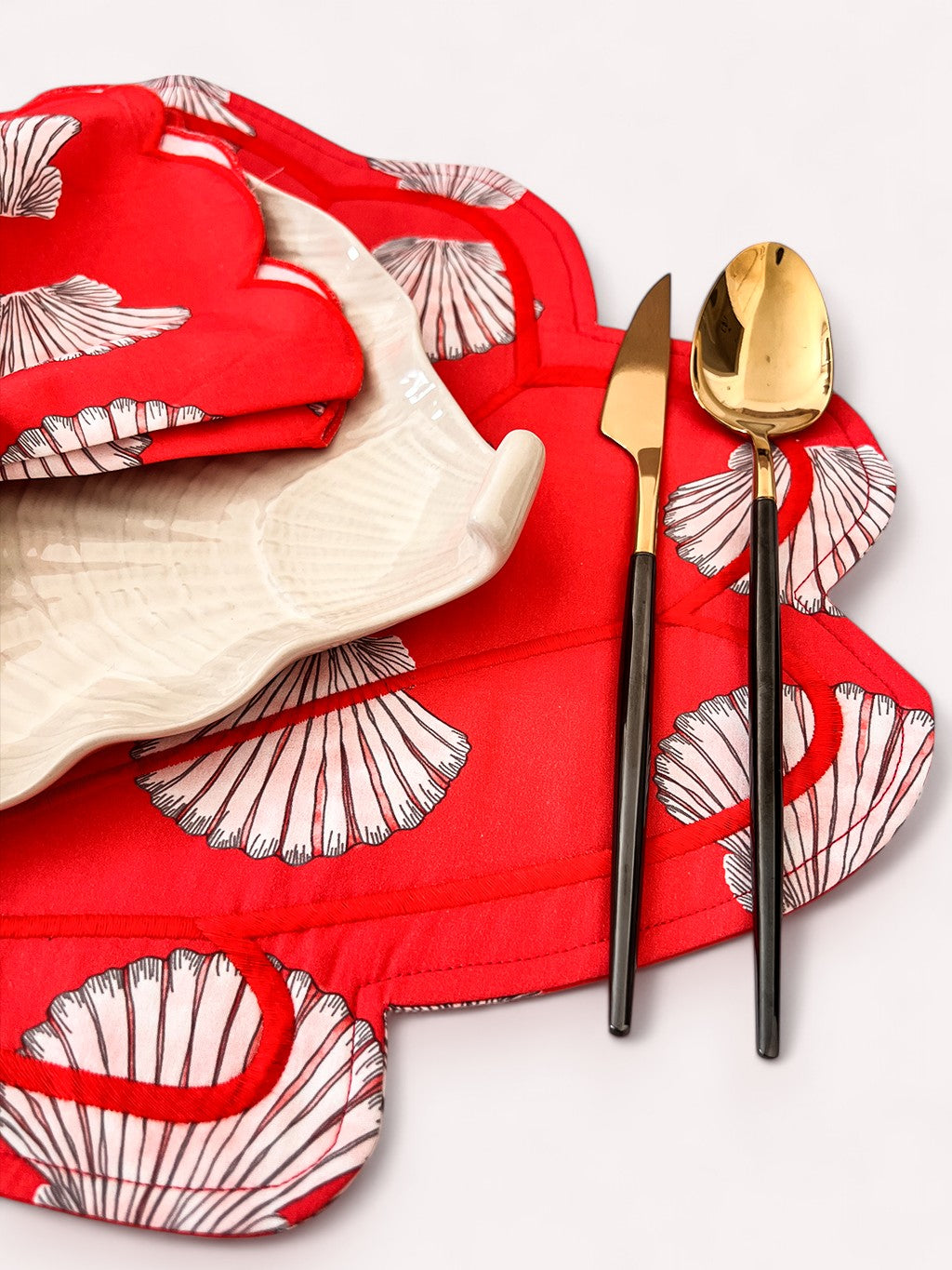 Placemat Shells on Red