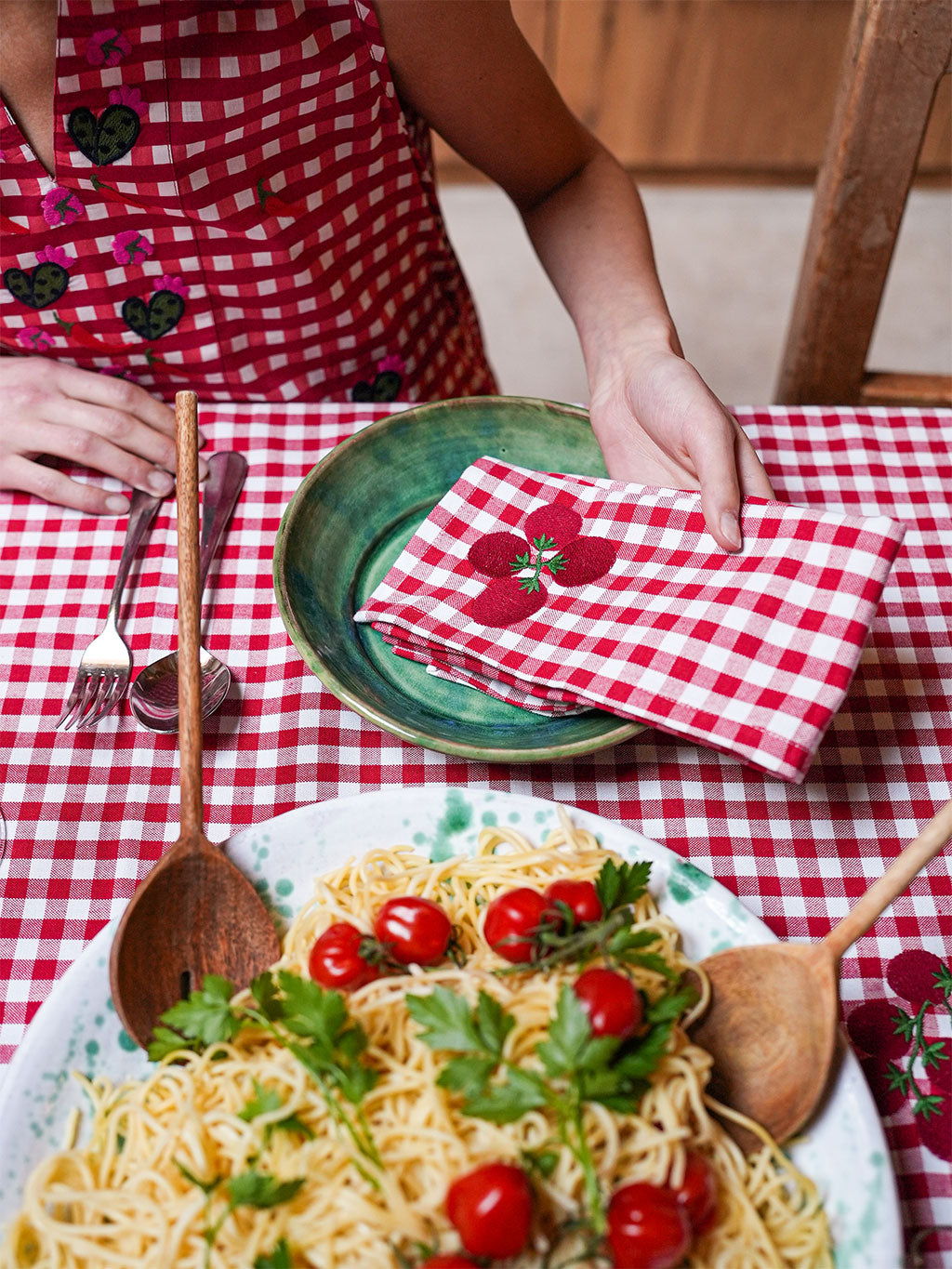 High-end organic cotton table linens by Nimo, showcasing artisanal craftsmanship and soulful Mediterranean storytelling.