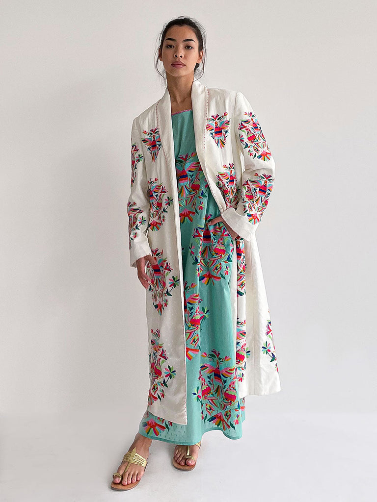Nimo with Love Campanula coat luxe occasion dressing bohemian glamour mexican embroidery white artisanal piece maxi coat osustainable organic cotton oversized silhouette easy fitting bohemian luxury