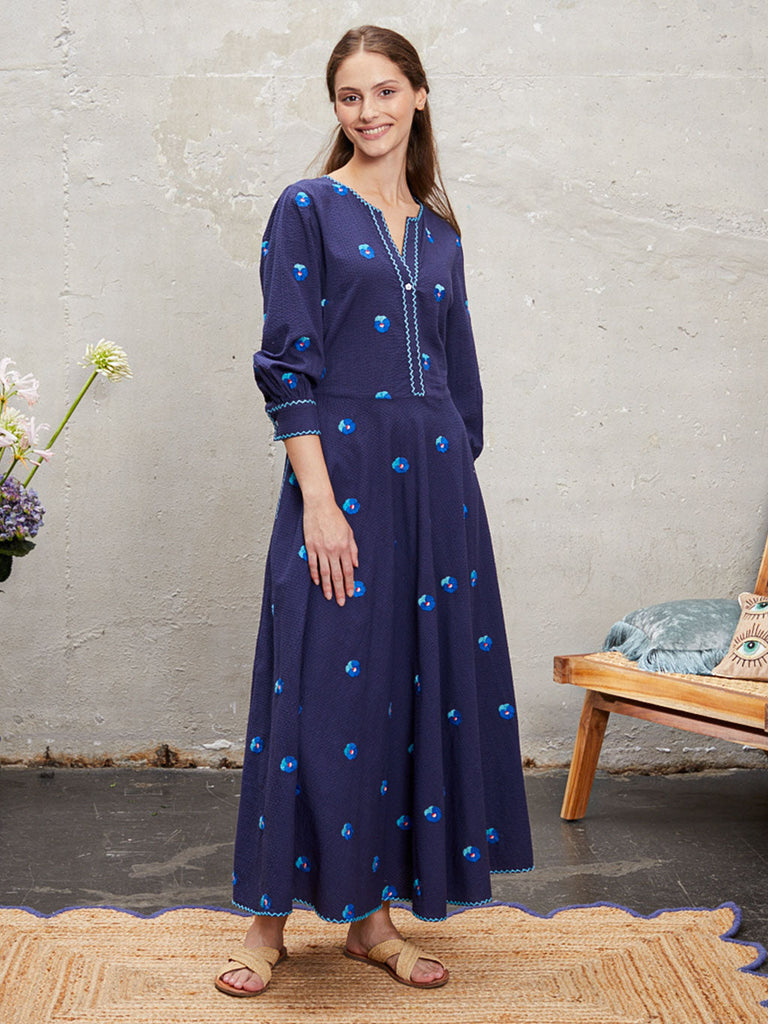 Nimo with love, short, The Azurite maxi dress, Sustainable seersucker organic cotton, Puckered surface, Flower embroidery, Accentuated waistline, Elastic waist in back, Full A-line skirt, Crew neck with slit