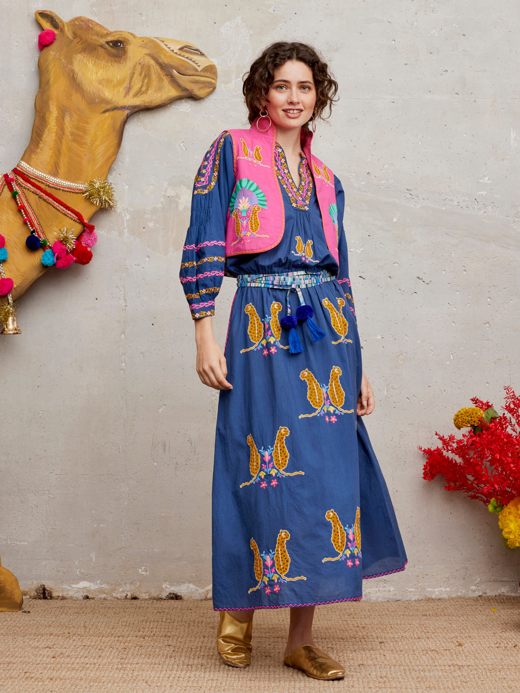Cumin Vest Leo Embroidery on Pink