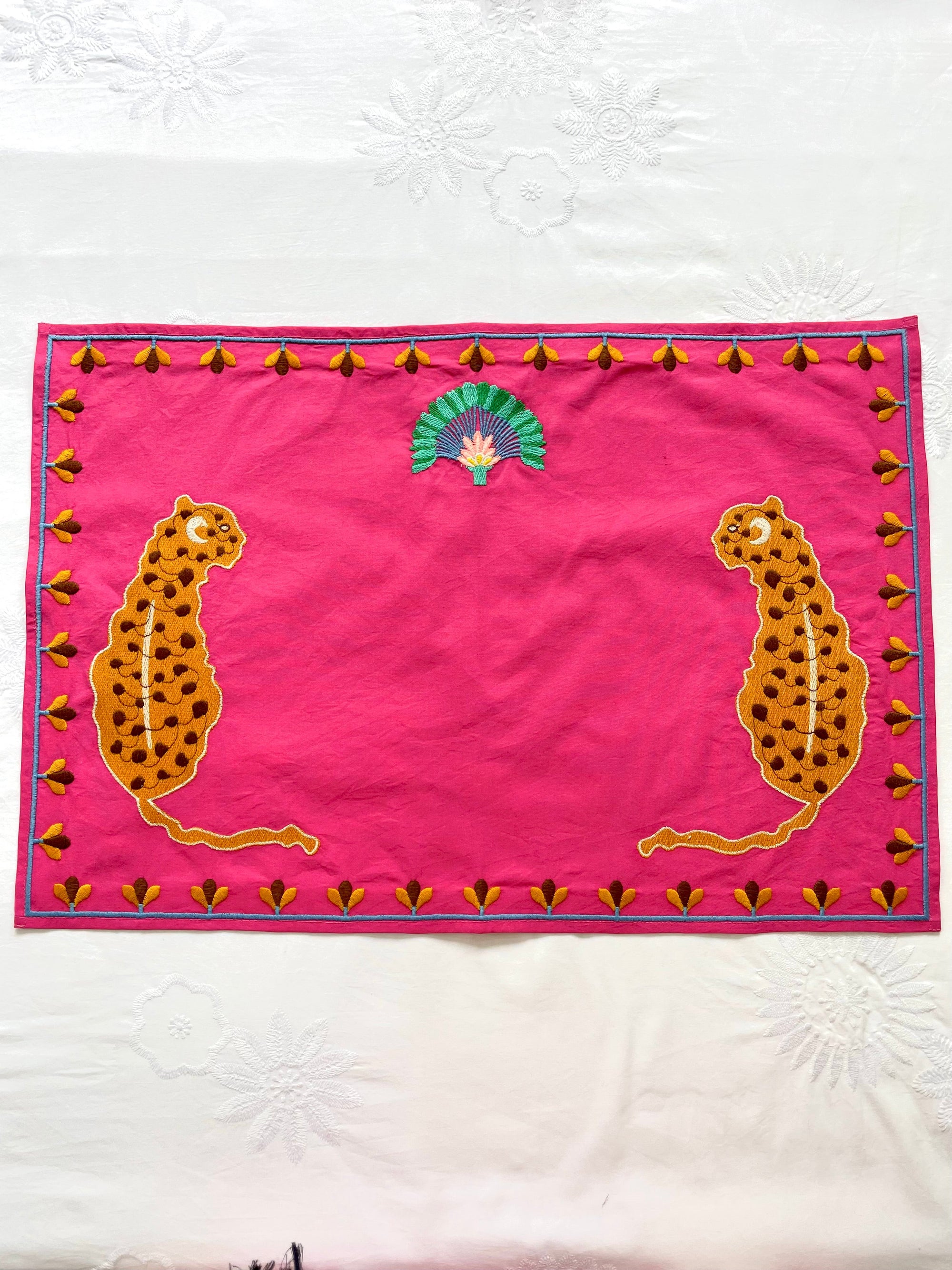 Placemat Leo Embroidery on Pink