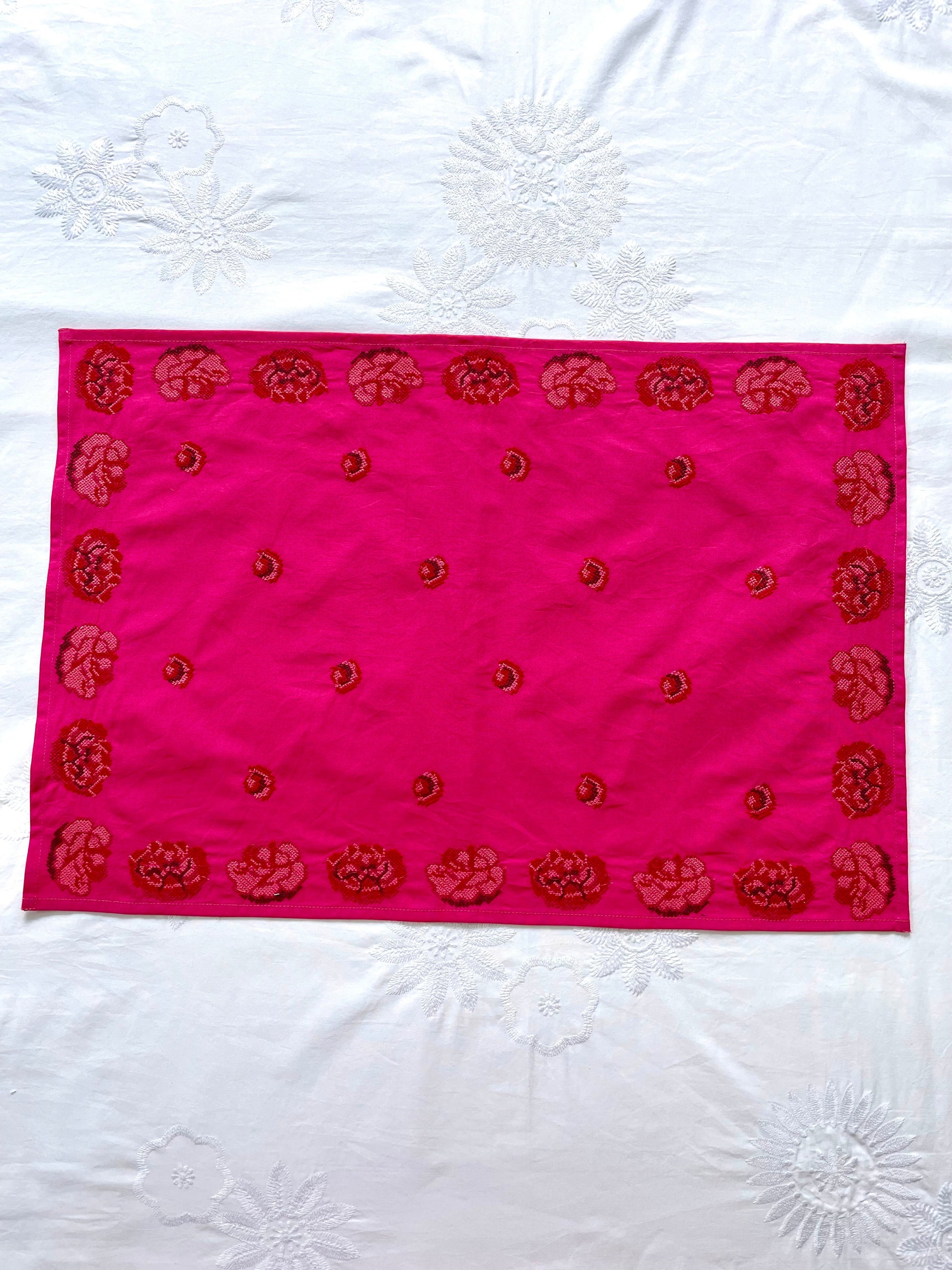 Placemat Roses Embroidery on Pink