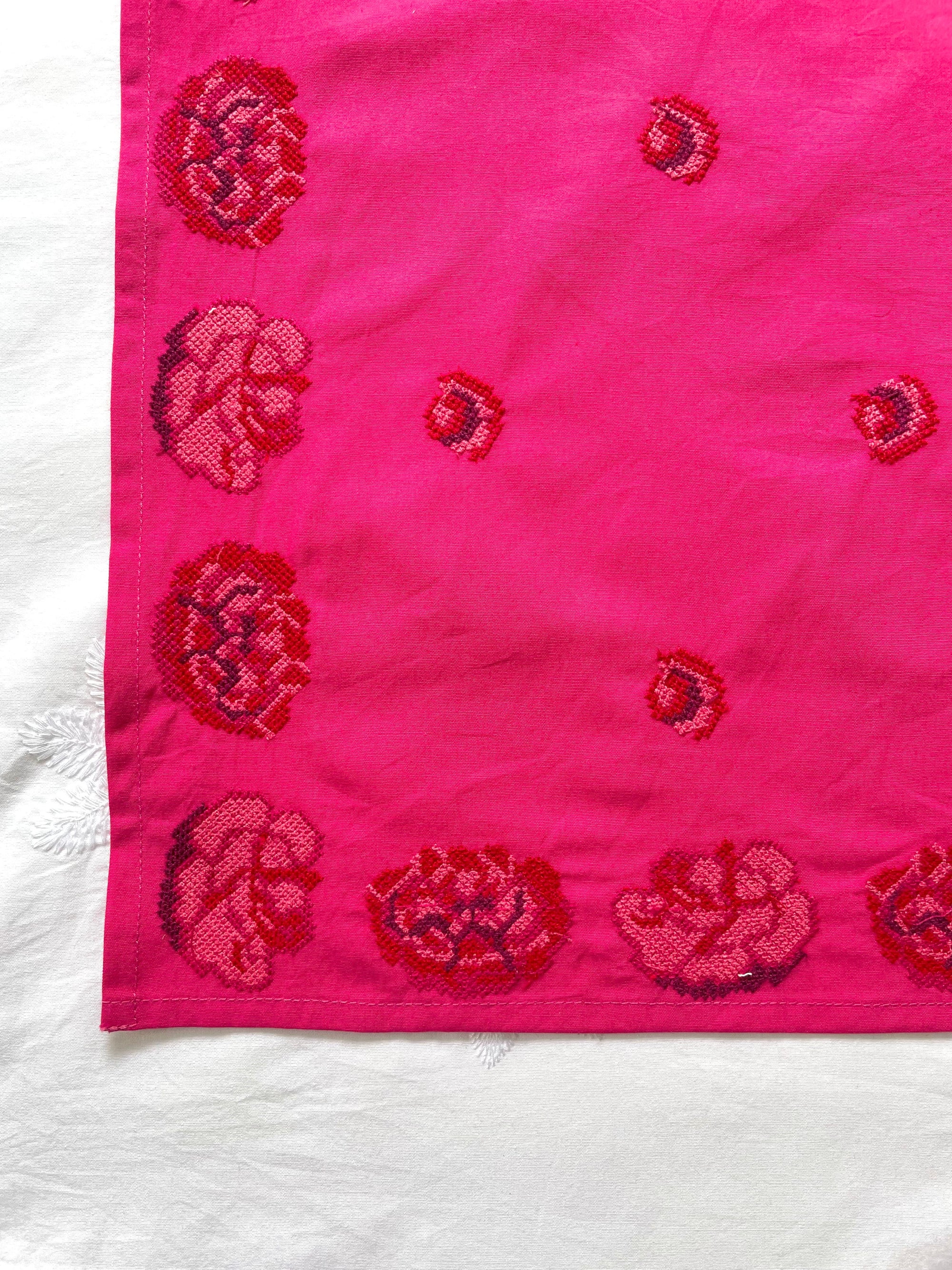 Placemat Roses Embroidery on Pink