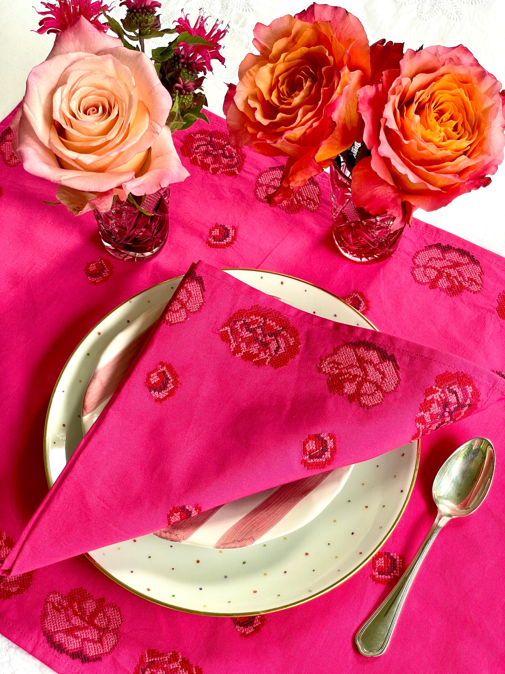 Placemat Roses Embroidery on Pink